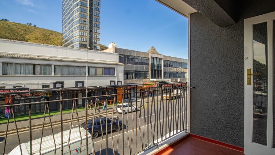 To Let 1 Bedroom Property for Rent in Sea Point Western Cape